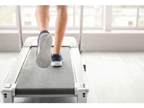 Jak ćwiczyć na bieżni? Propozycje treningów – nie tylko bieganie